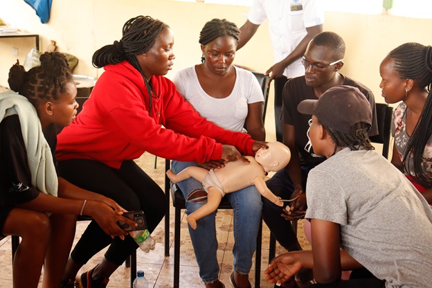 A section of the students learning on First Aid Practice and Trauma Management2